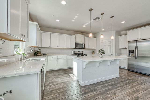 2381 N Jason Avenue, Fresno, CA 93737