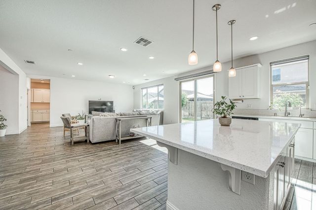 2381 N Jason Avenue, Fresno, CA 93737