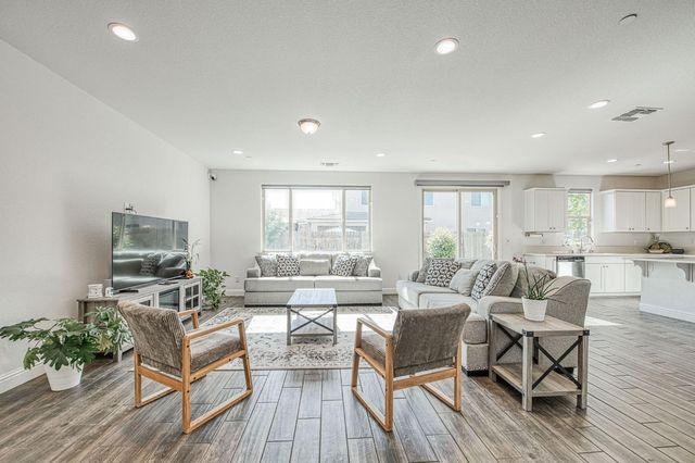 2381 N Jason Avenue, Fresno, CA 93737