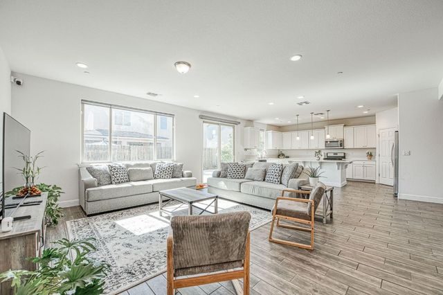 2381 N Jason Avenue, Fresno, CA 93737