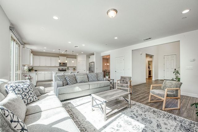 2381 N Jason Avenue, Fresno, CA 93737