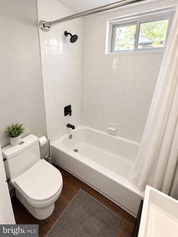 1542 S HICKS ST, Philadelphia, PA 19146