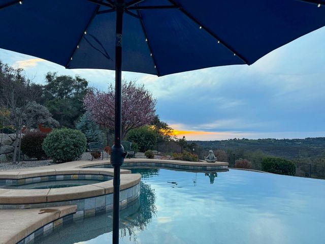 2920 Martel Crk, Rescue, CA 95672