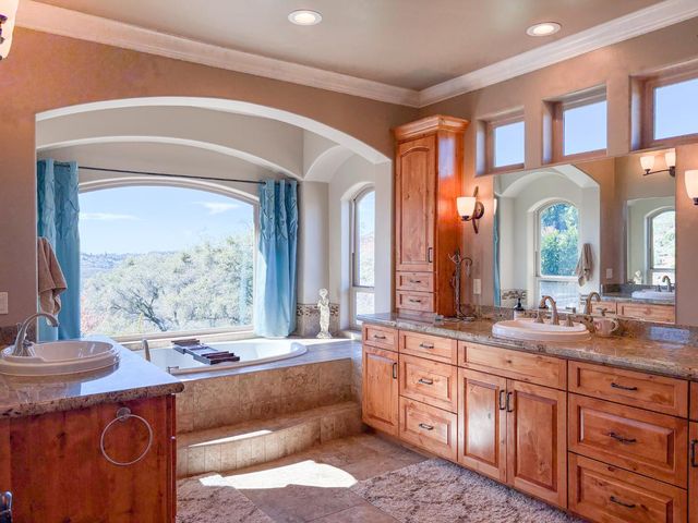 2920 Martel Crk, Rescue, CA 95672