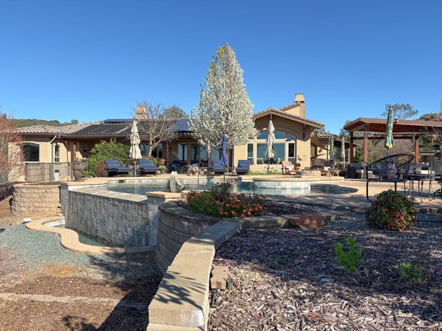 2920 Martel Crk, Rescue, CA 95672