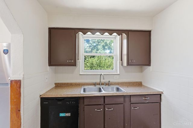 3270 Van Zandt Drive, Cincinnati, OH 45211