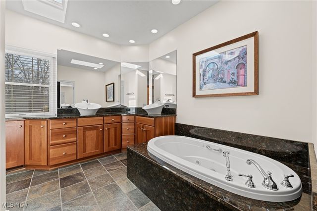 105 Fox Trace Lane, Hudson, OH 44236