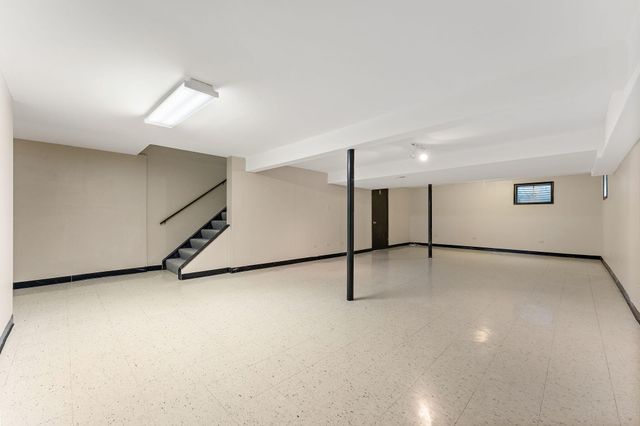 1459 Carriage Oaks Court, Dyer, IN 46311