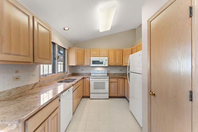 1459 Carriage Oaks Court, Dyer, IN 46311