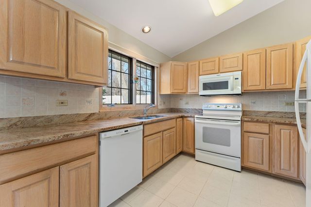 1459 Carriage Oaks Court, Dyer, IN 46311