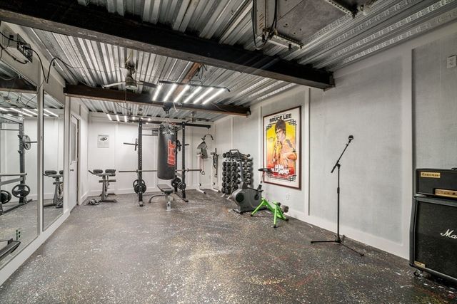 39 Westbrook Ln, Westwood, MA 02090