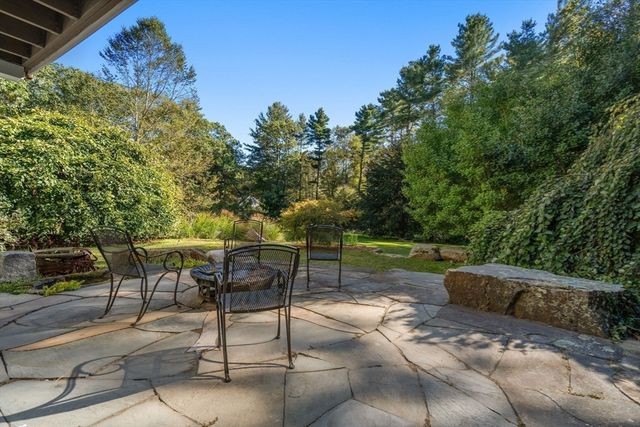 39 Westbrook Ln, Westwood, MA 02090