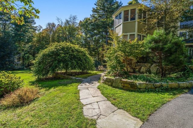 39 Westbrook Ln, Westwood, MA 02090