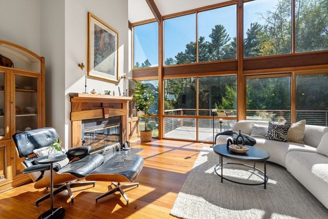 39 Westbrook Ln, Westwood, MA 02090