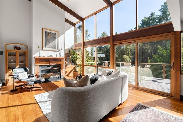 39 Westbrook Ln, Westwood, MA 02090