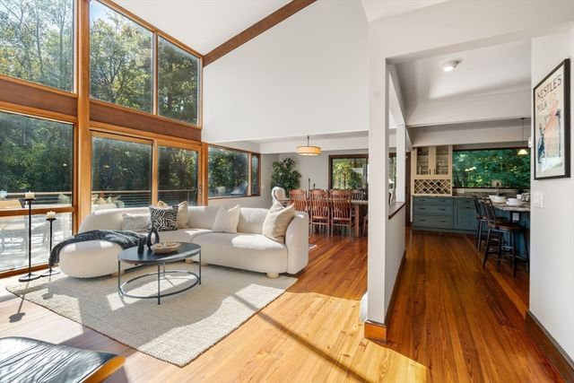 39 Westbrook Ln, Westwood, MA 02090