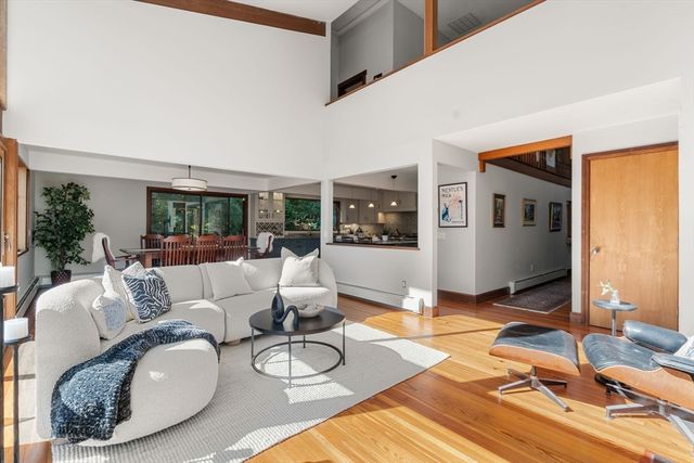 39 Westbrook Ln, Westwood, MA 02090