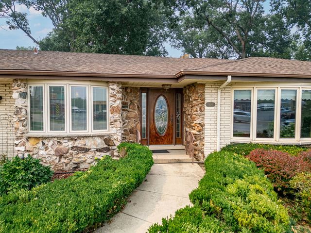 304 E Irving Park Road, Roselle, IL 60172