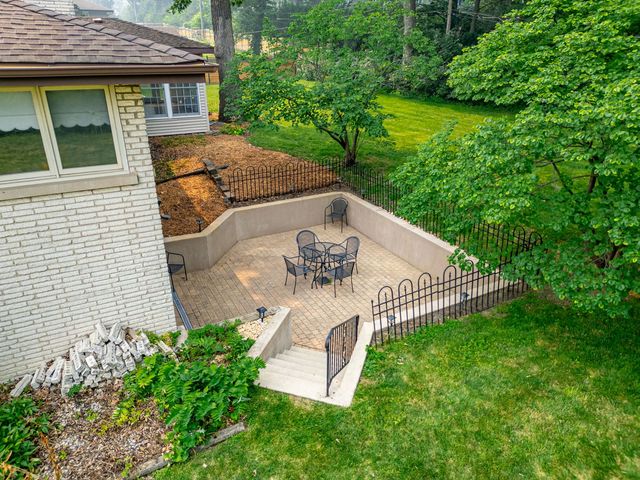 304 E Irving Park Road, Roselle, IL 60172