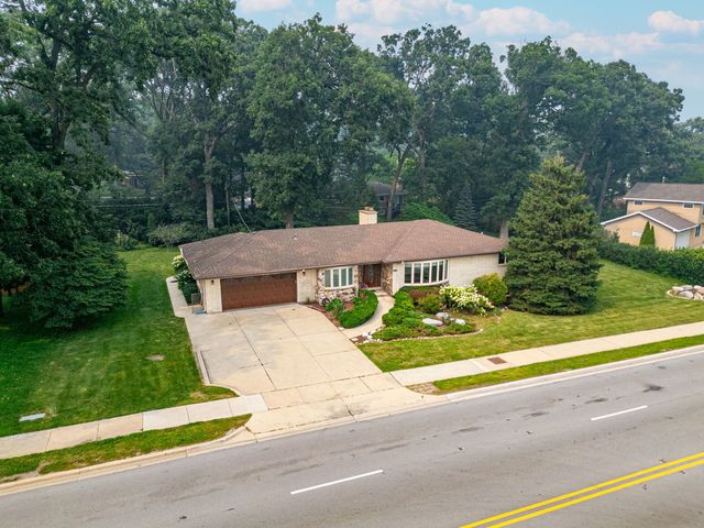 304 E Irving Park Road, Roselle, IL 60172