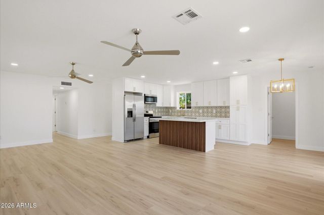 5222 W HATCHER Road, Glendale, AZ 85302