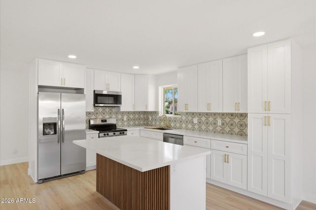 5222 W HATCHER Road, Glendale, AZ 85302