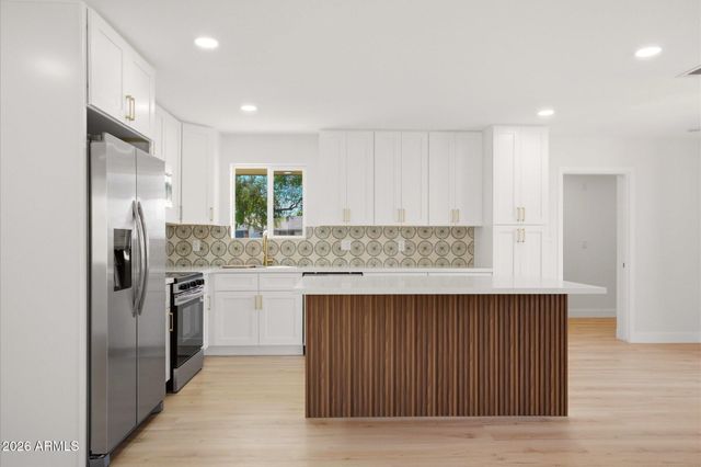 5222 W HATCHER Road, Glendale, AZ 85302