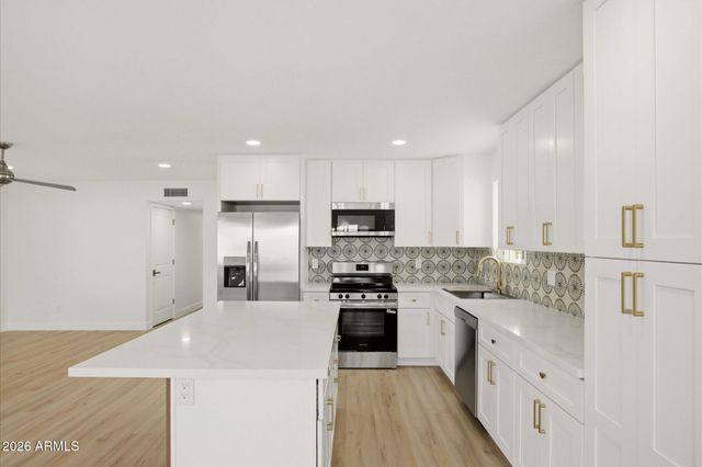 5222 W HATCHER Road, Glendale, AZ 85302