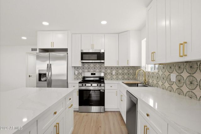 5222 W HATCHER Road, Glendale, AZ 85302