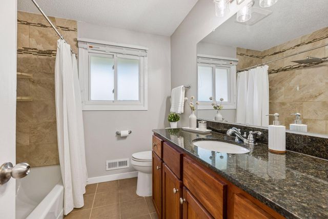 285 Deubener Place, Saint Paul, MN 55105
