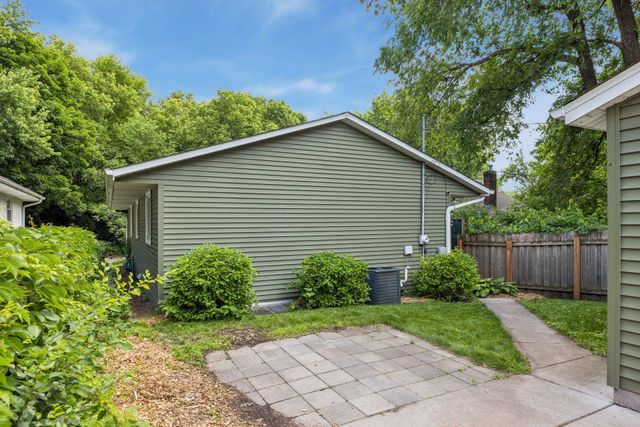 285 Deubener Place, Saint Paul, MN 55105