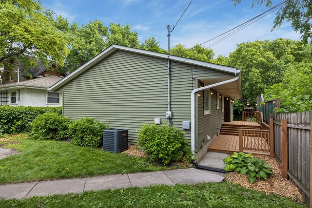 285 Deubener Place, Saint Paul, MN 55105