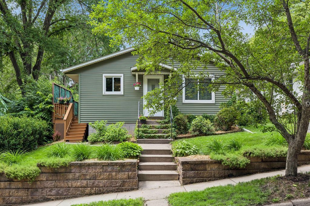 285 Deubener Place, Saint Paul, MN 55105