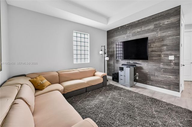 8645 NW 39th Ct, Coral Springs, FL 33065