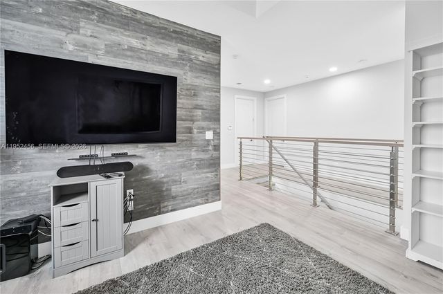 8645 NW 39th Ct, Coral Springs, FL 33065