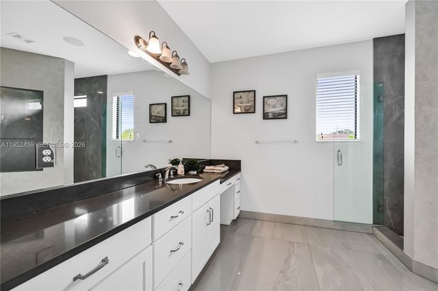 8645 NW 39th Ct, Coral Springs, FL 33065