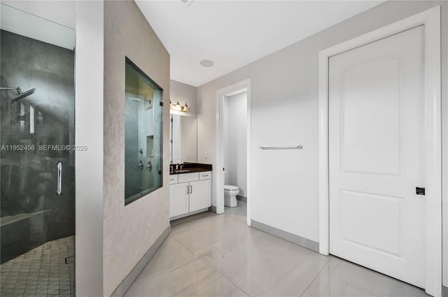 8645 NW 39th Ct, Coral Springs, FL 33065