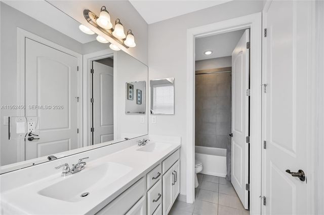 8645 NW 39th Ct, Coral Springs, FL 33065