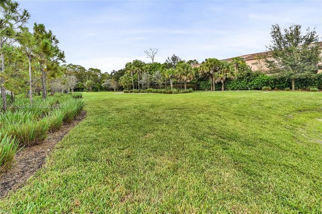 8645 NW 39th Ct, Coral Springs, FL 33065