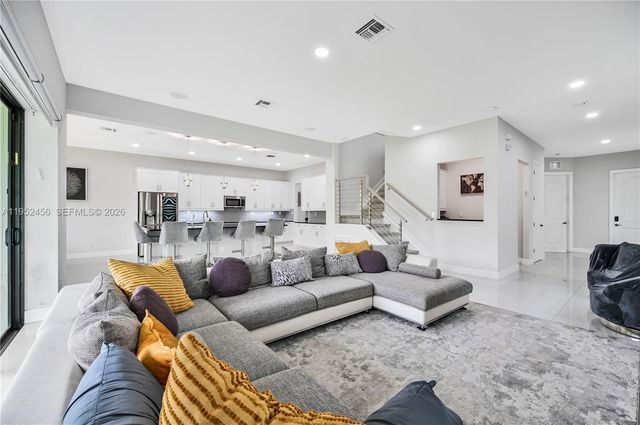 8645 NW 39th Ct, Coral Springs, FL 33065