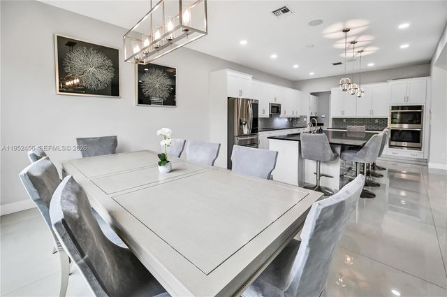 8645 NW 39th Ct, Coral Springs, FL 33065