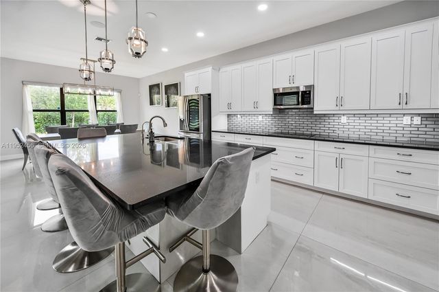 8645 NW 39th Ct, Coral Springs, FL 33065