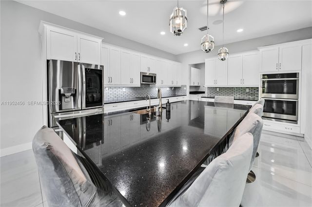 8645 NW 39th Ct, Coral Springs, FL 33065