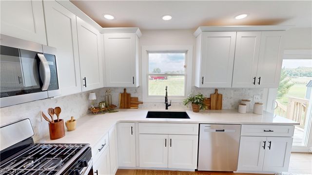 3250 Hoagland Blackstub Road, Cortland, OH 44410