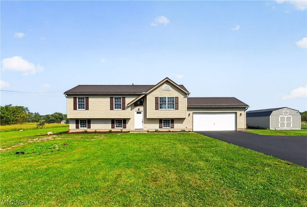 3250 Hoagland Blackstub Road, Cortland, OH 44410