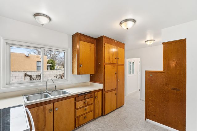 101 Lugar De Oro, Santa Fe, NM 87501