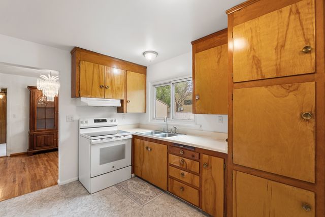 101 Lugar De Oro, Santa Fe, NM 87501