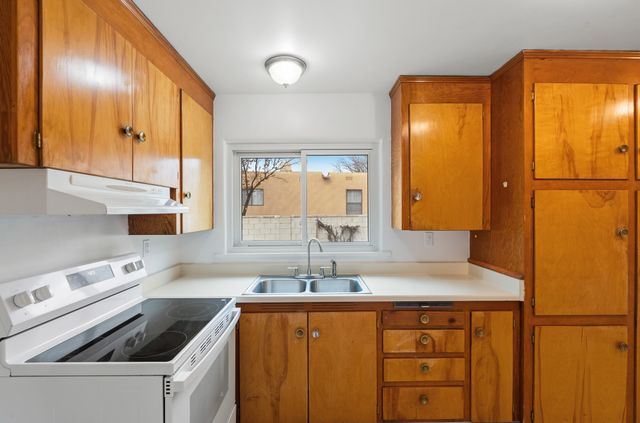 101 Lugar De Oro, Santa Fe, NM 87501