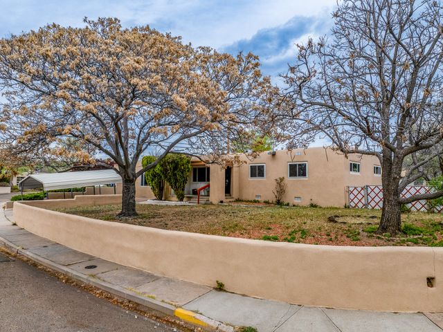 101 Lugar De Oro, Santa Fe, NM 87501