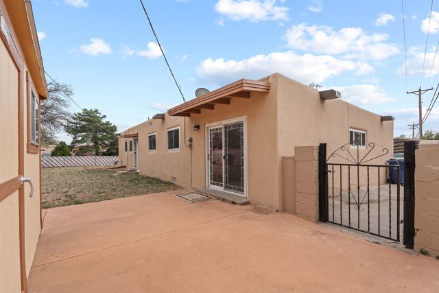 101 Lugar De Oro, Santa Fe, NM 87501